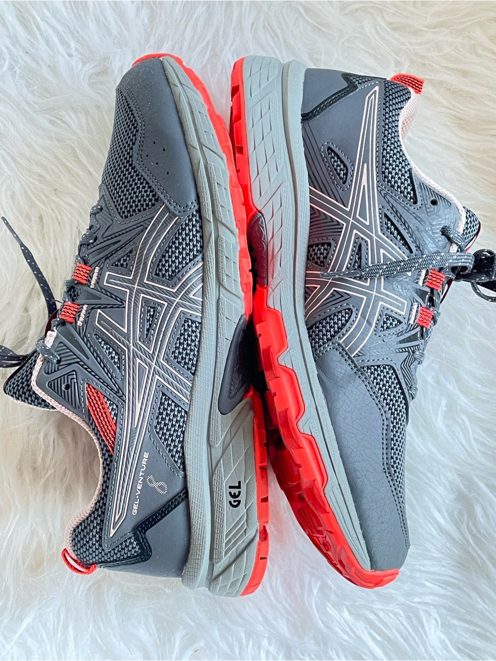 ASICS Gray and Coral Women's Athletic Running Shoes Size 9